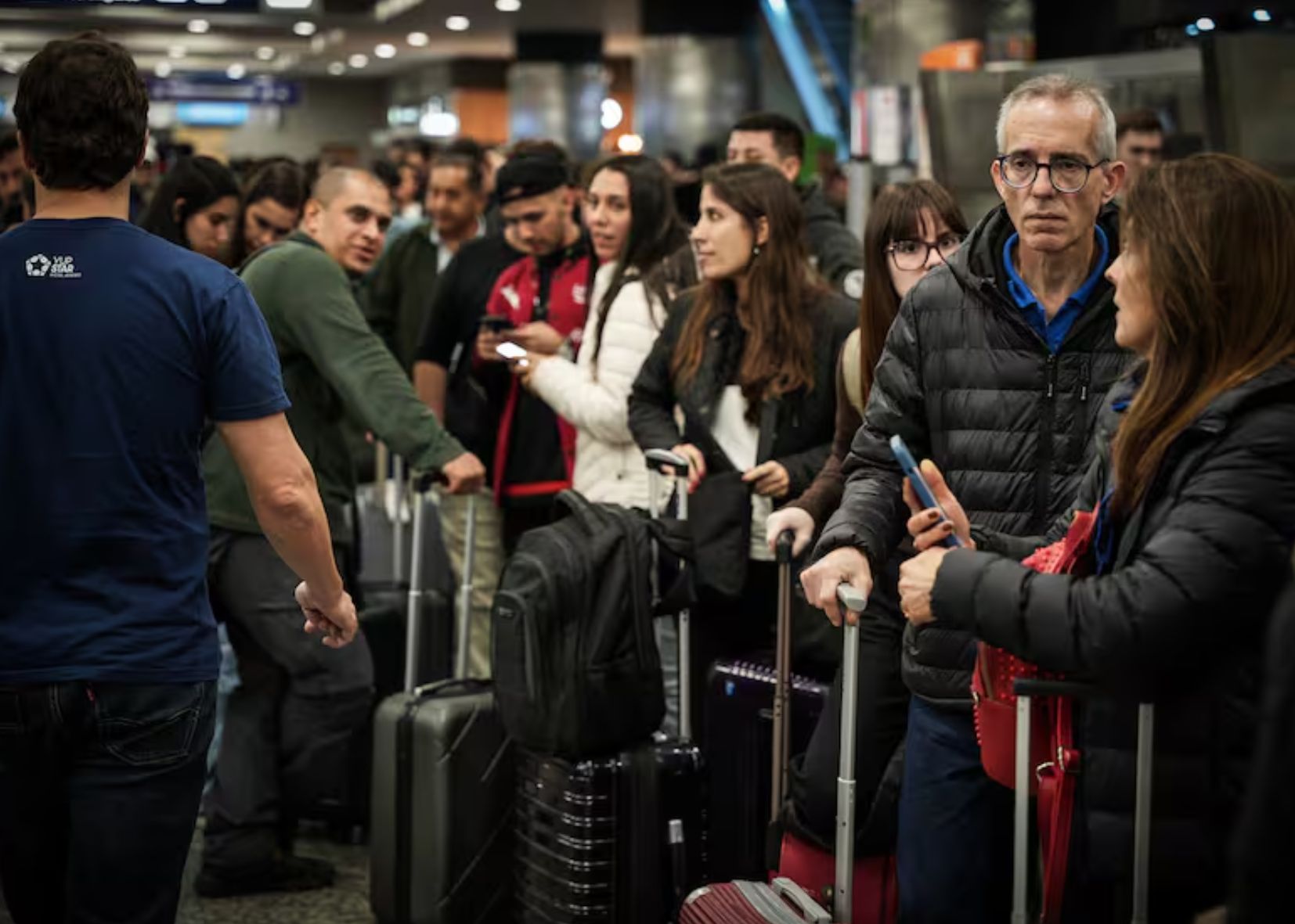 “¿Alguien puede decirme si voy a volar?”: caos, tensión y enojo en otra jornada de paro salvaje en Aeroparque y Ezeiza